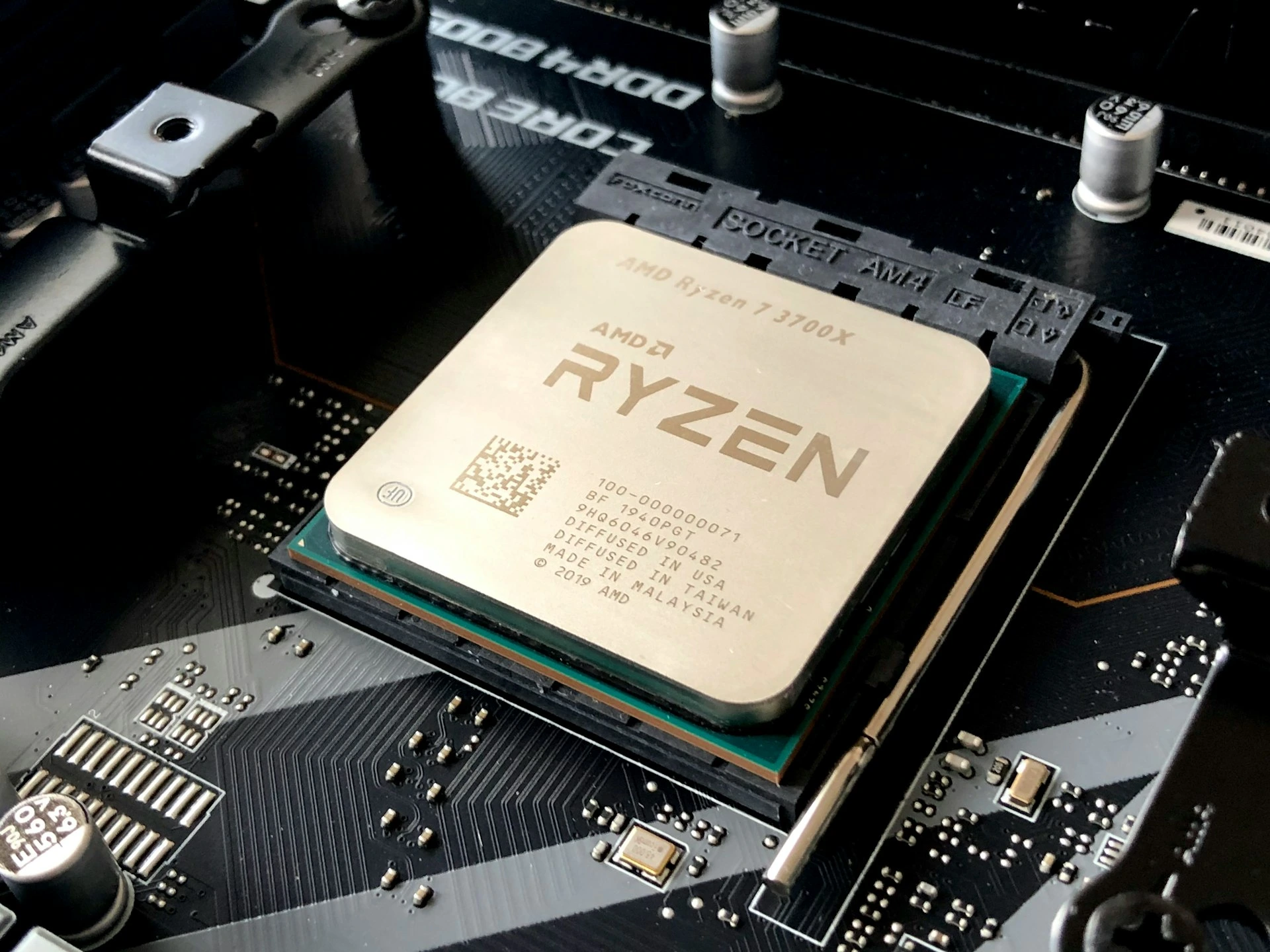AMD CPU auf Motherboard