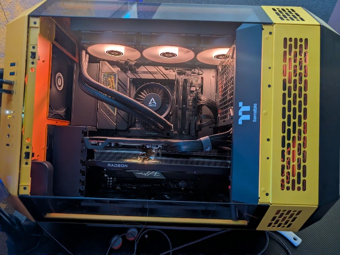 Thermaltake The Tower 600 gaming PC RGB Blumblebee